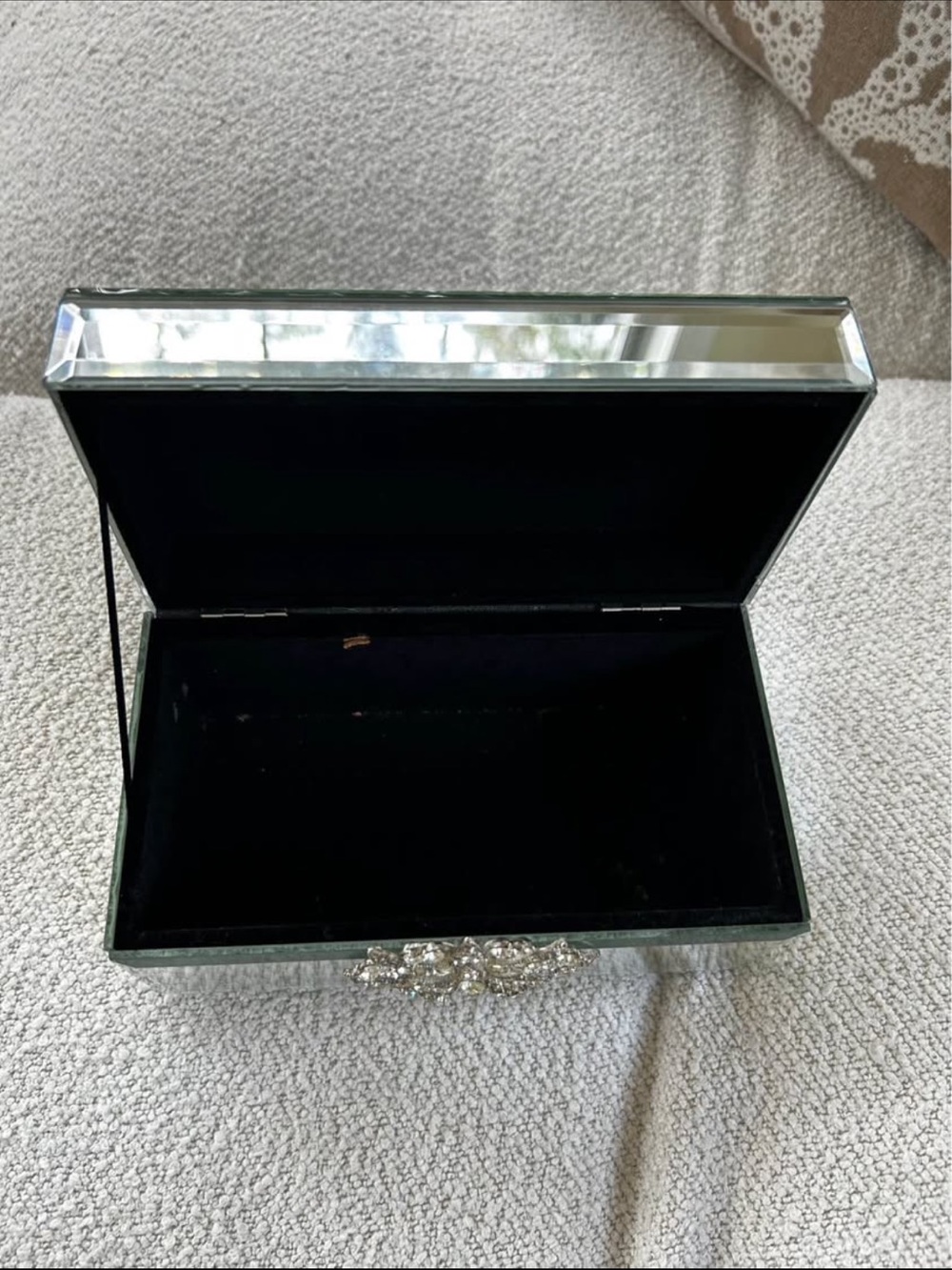 Crystal-Embellished Silver trinket box - Picture 3 of 3